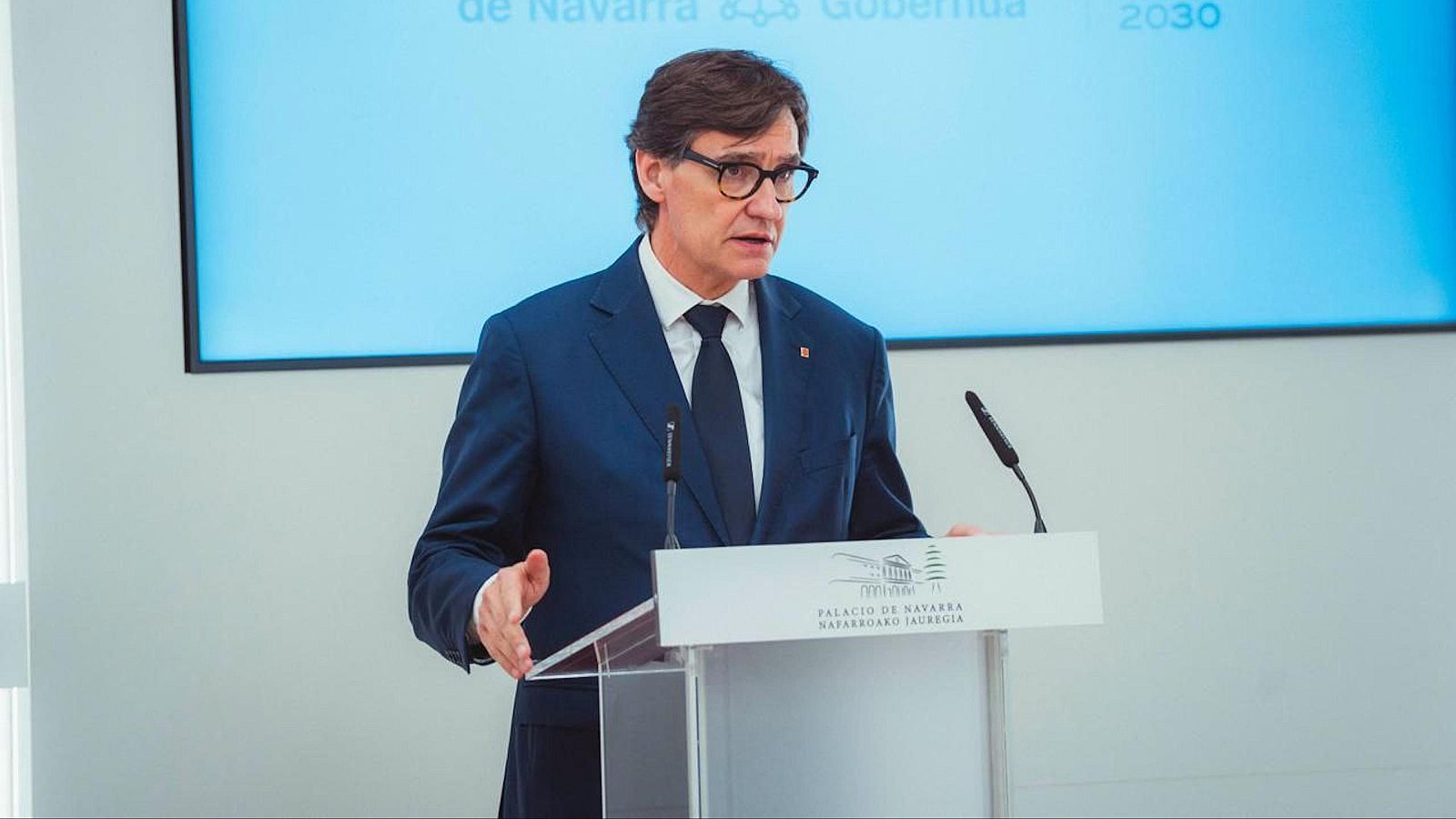 El president de la Generalitat, Salvador Illa, en una roda de premsa després de reunir-se amb la presidenta de la Comunitat Foral de Navarra, María Chivite. (ACN | Arnau Carbonell / Govern)