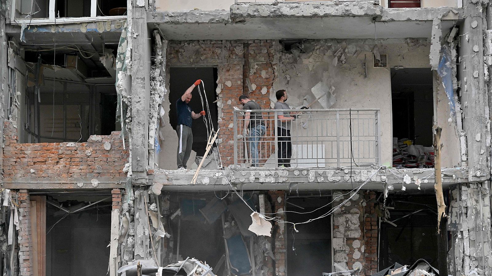 Edificio de viviendas en Kiev dañado por los bombardeos rusos