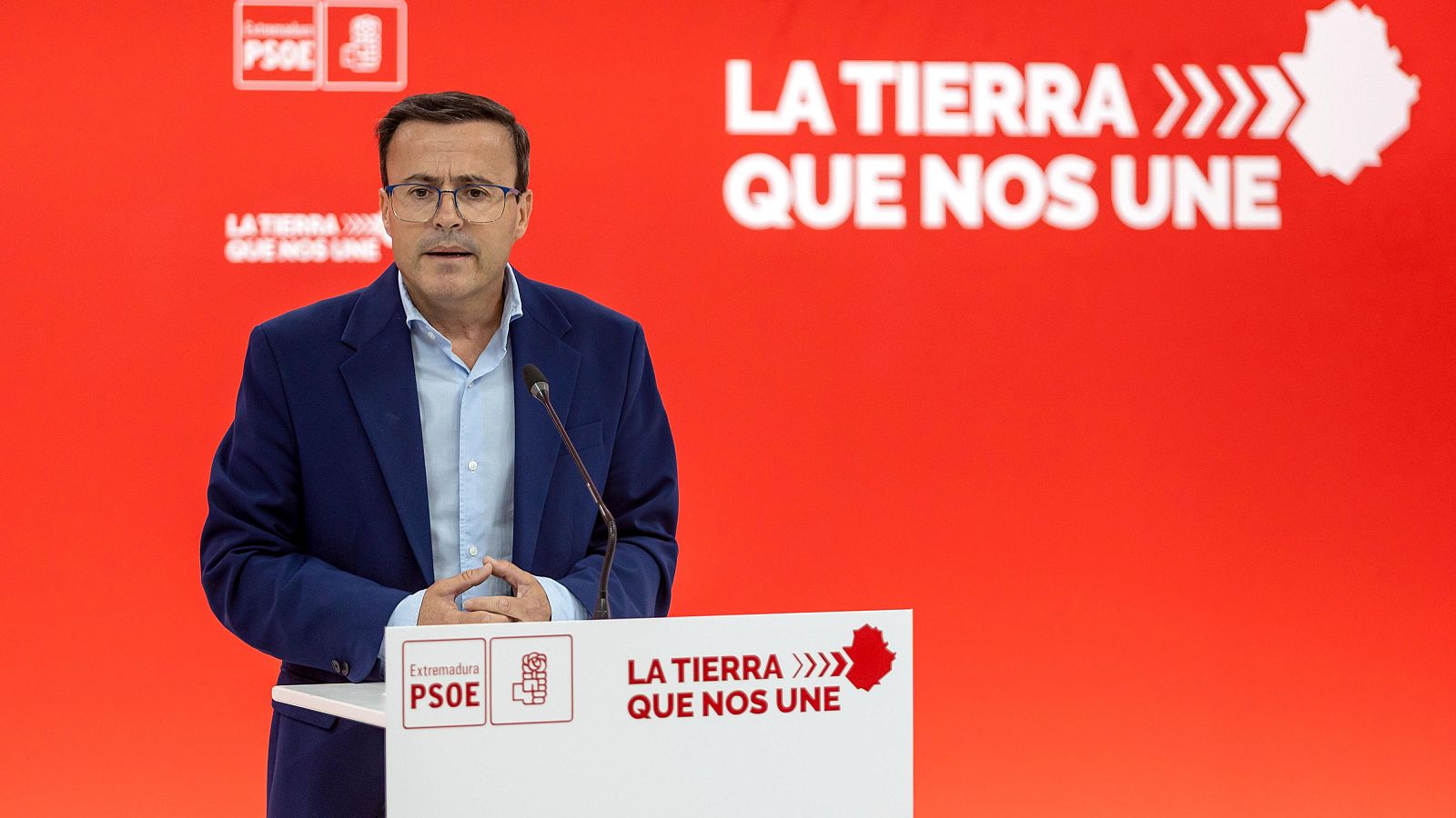 Miguel Ángel Gallardo, secretario general del PSOE de Extremadura, en rueda de prensa