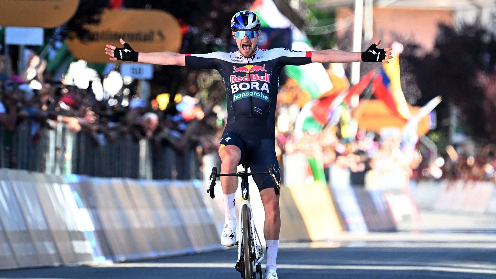 Nico Denz se impone en la etapa 18 del Giro.