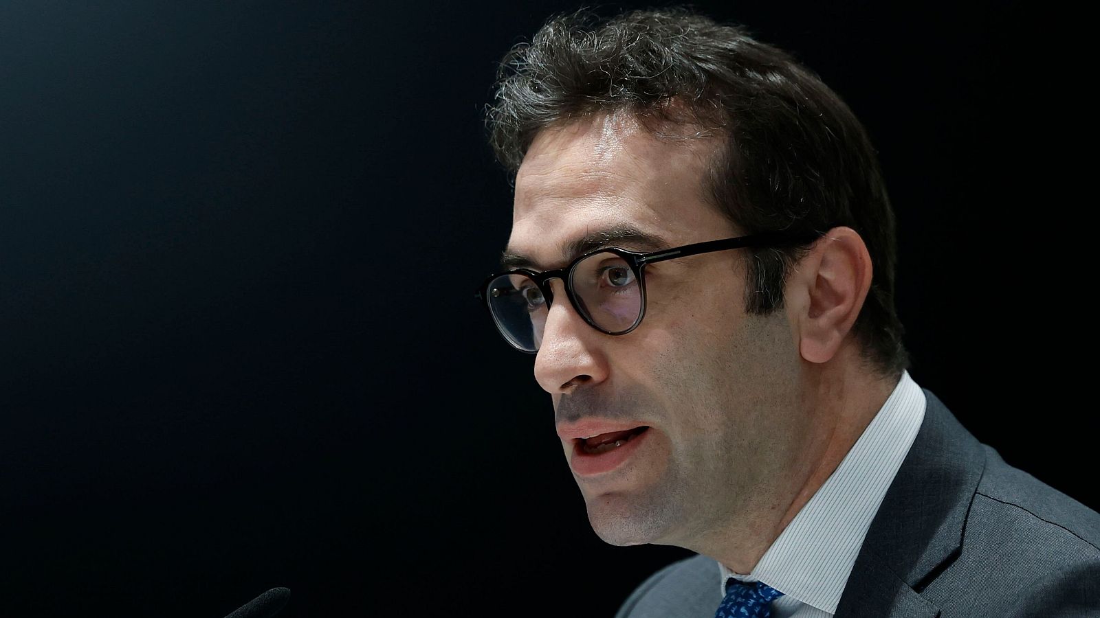 Cuerpo descarta un conflicto con Bruselas por la opa del BBVA al Sabadell