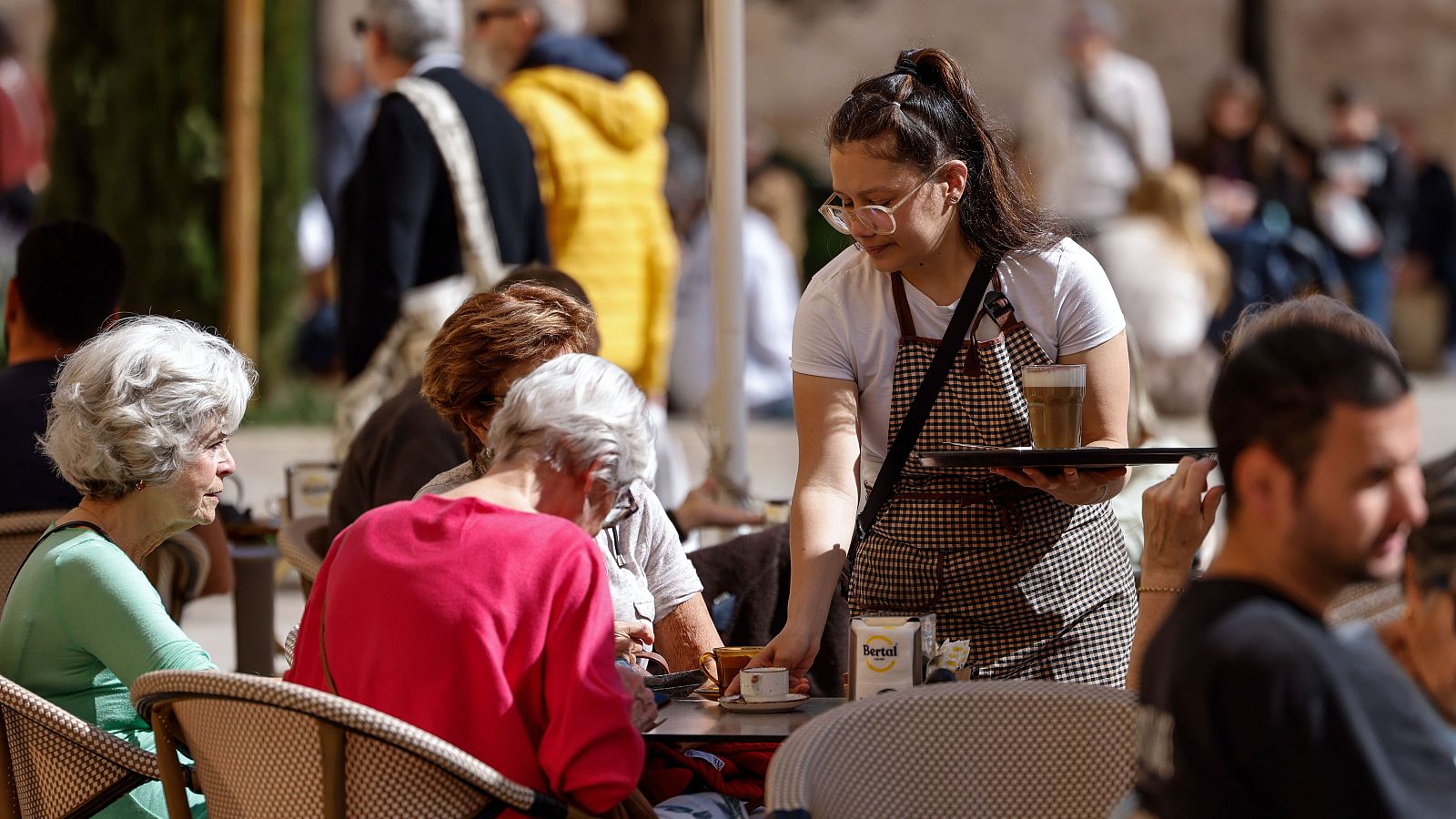 La brecha salarial de género siguió reduciéndose y fue del 15,7% en 2023, un nuevo mínimo histórico