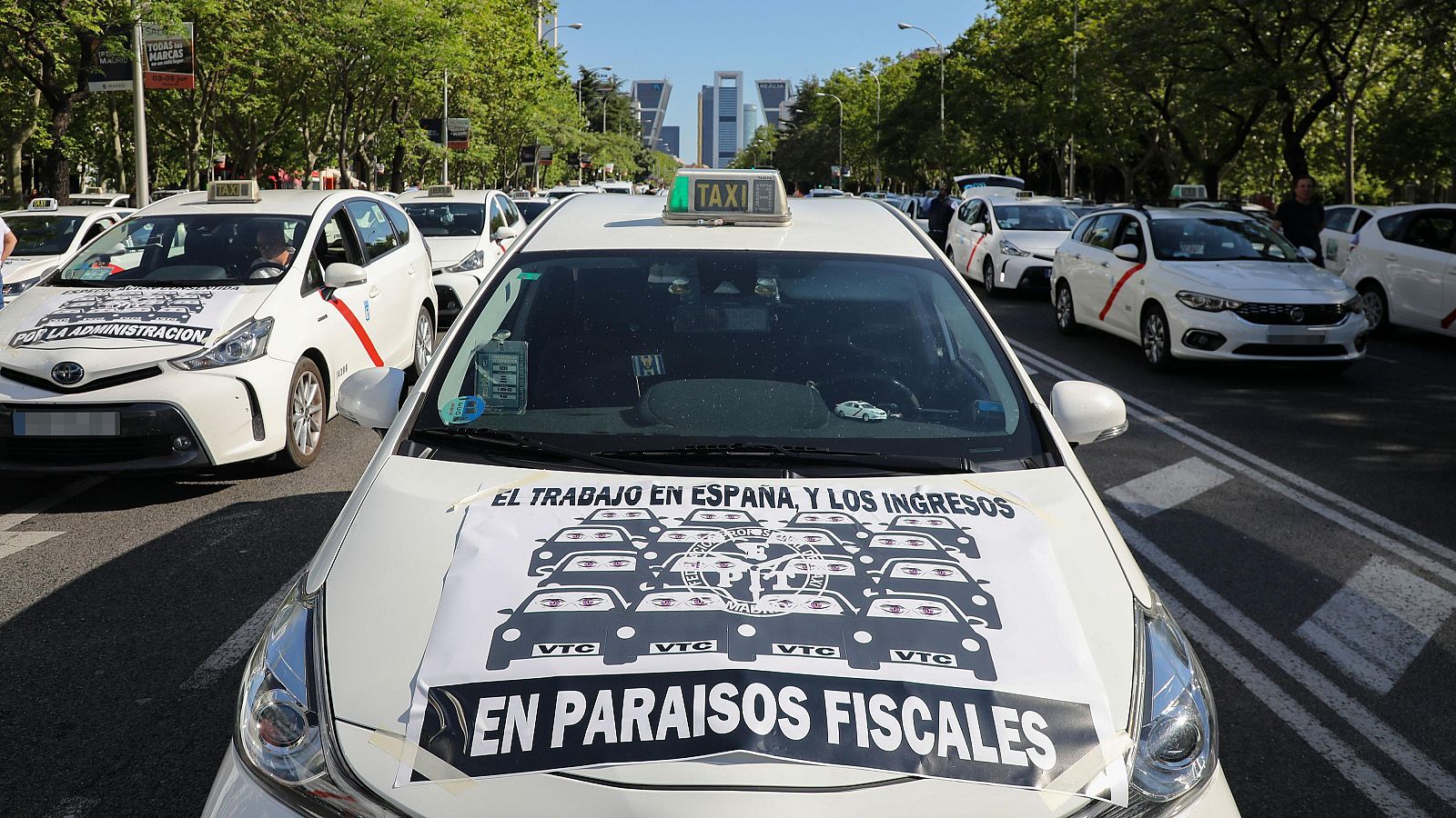 Los taxistas de Madrid en huelga para protestar contra la concesión de 8.500 nuevas licencias a Cabify