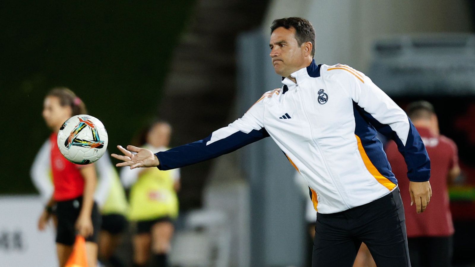 Alberto Toril finaliza su etapa al frente del Real Madrid femenino