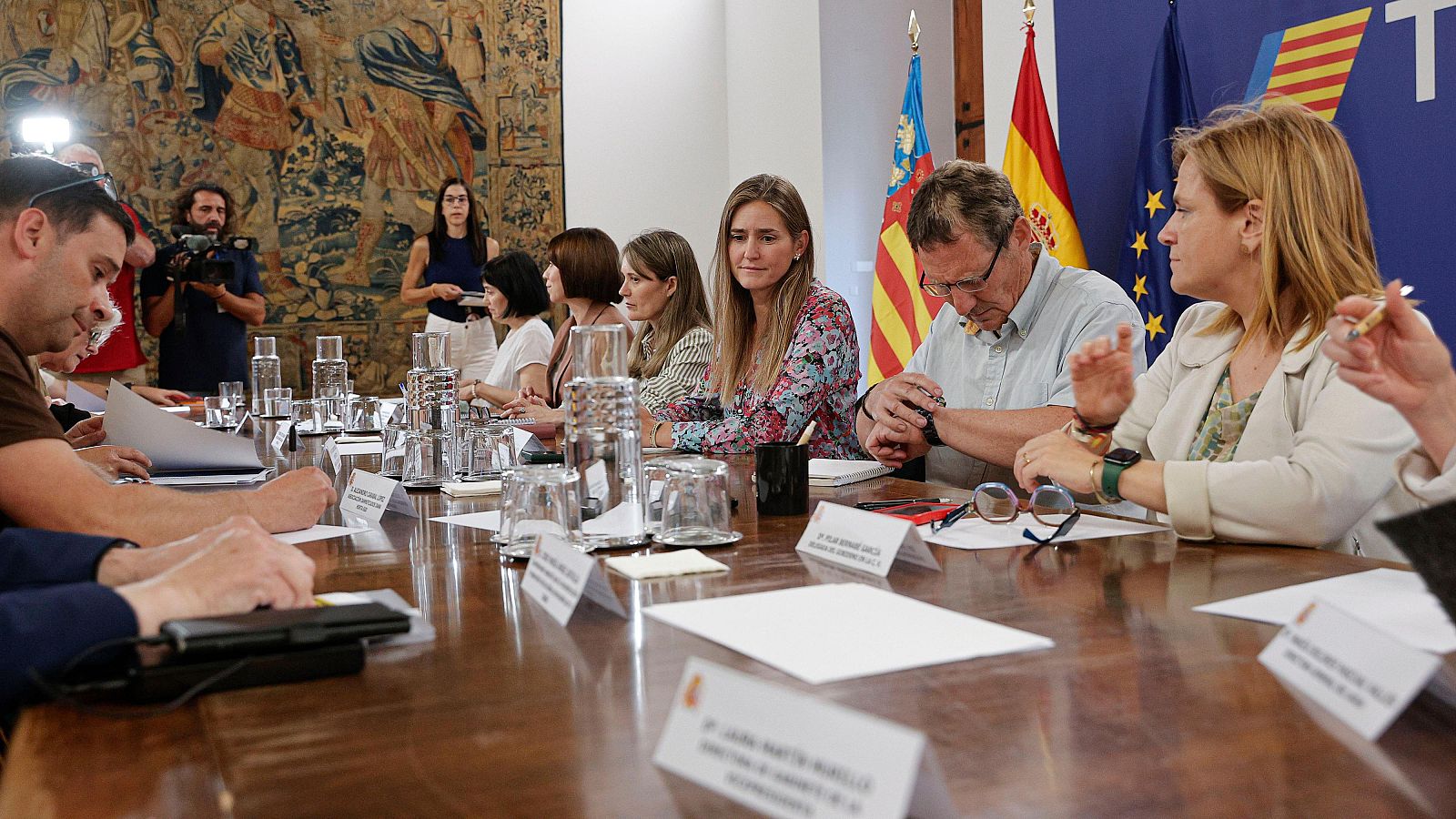 La vicepresidenta y ministra para la Transición Ecológica y el Reto Demográfico, Sara Aagesen, se reúne con las asociaciones de víctimas de la dana de Valencia