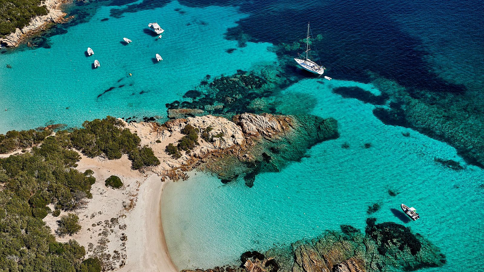 Cerdeña: entre montañas, calas secretas y legado histórico