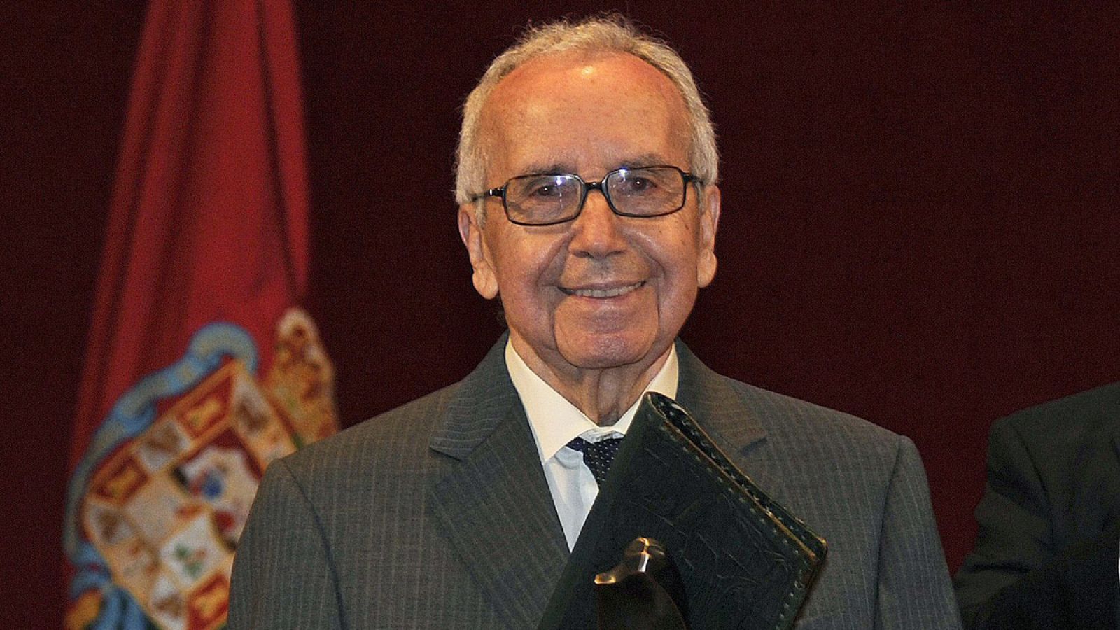 Pablo García Baena recibe el Premio Internacional de Poesía Federico García Lorca de Granada (11/05/2013)