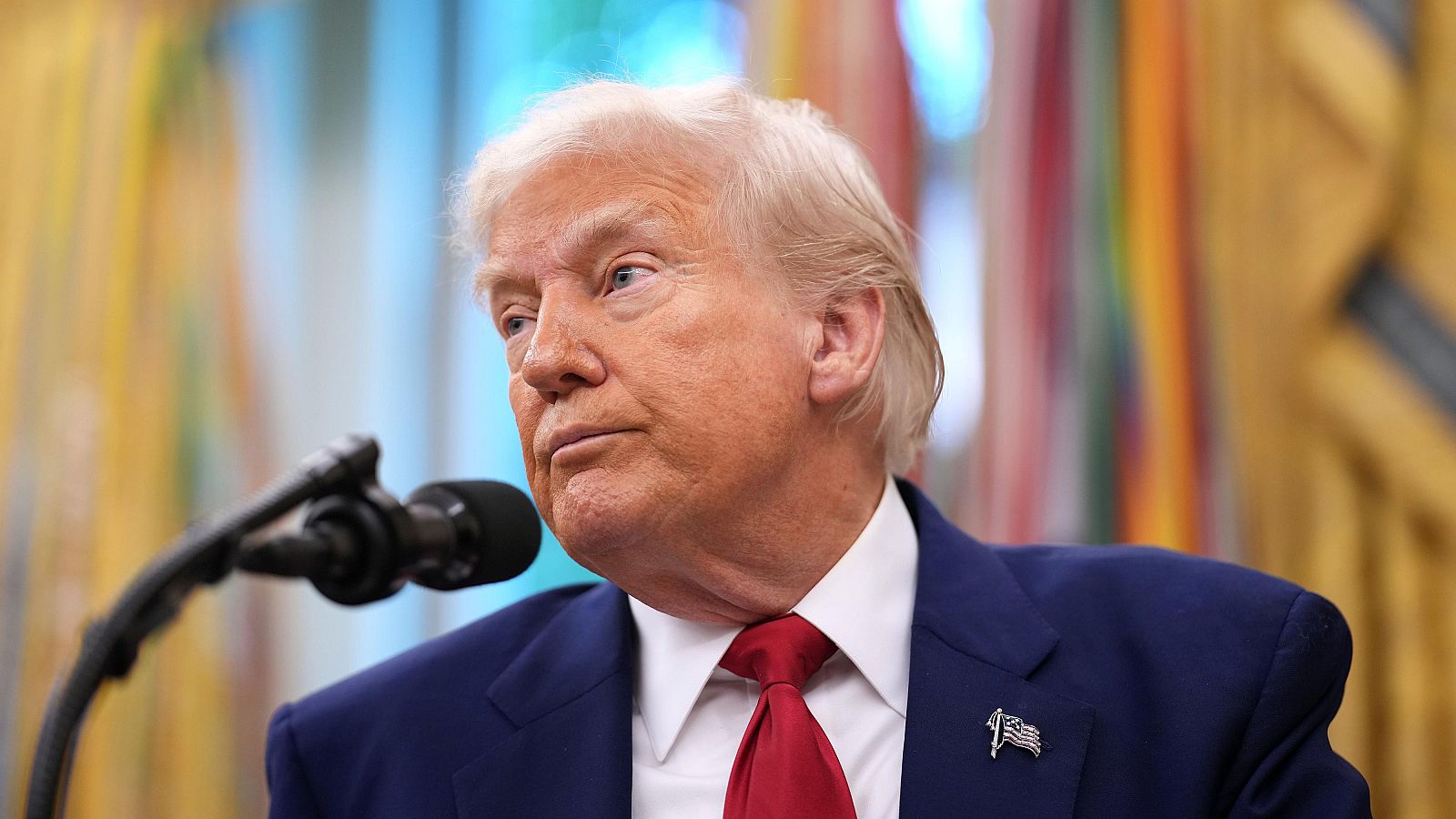 Una jueza federal impide a Trump recortar el programa de estudiantes internacionales de Harvard