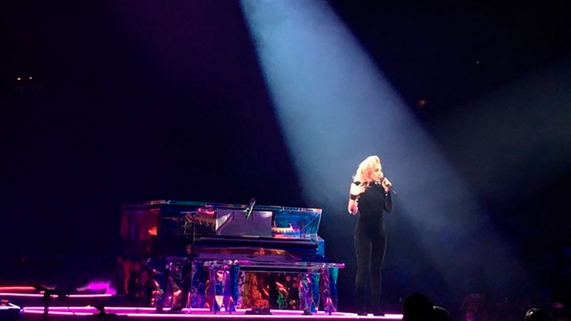 Lady Gaga roba el corazón a 15.600 fans  con un cariñoso concierto en el Sant Jordi   