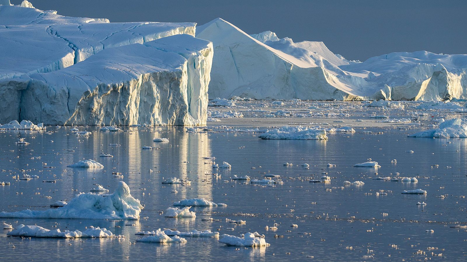 Icebergs cerca de Ilulissat, Groenlandia