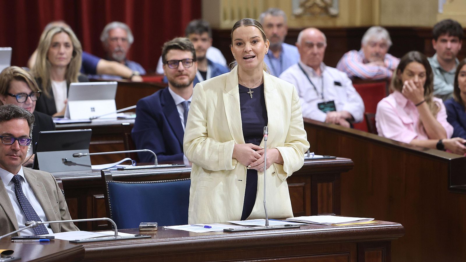 La presidenta de Baleares, Marga Prohens, durante una sesión de control al Govern balear, a 20 de mayo de 2025, en Palma de Mallorca, Mallorca, Baleares (España).