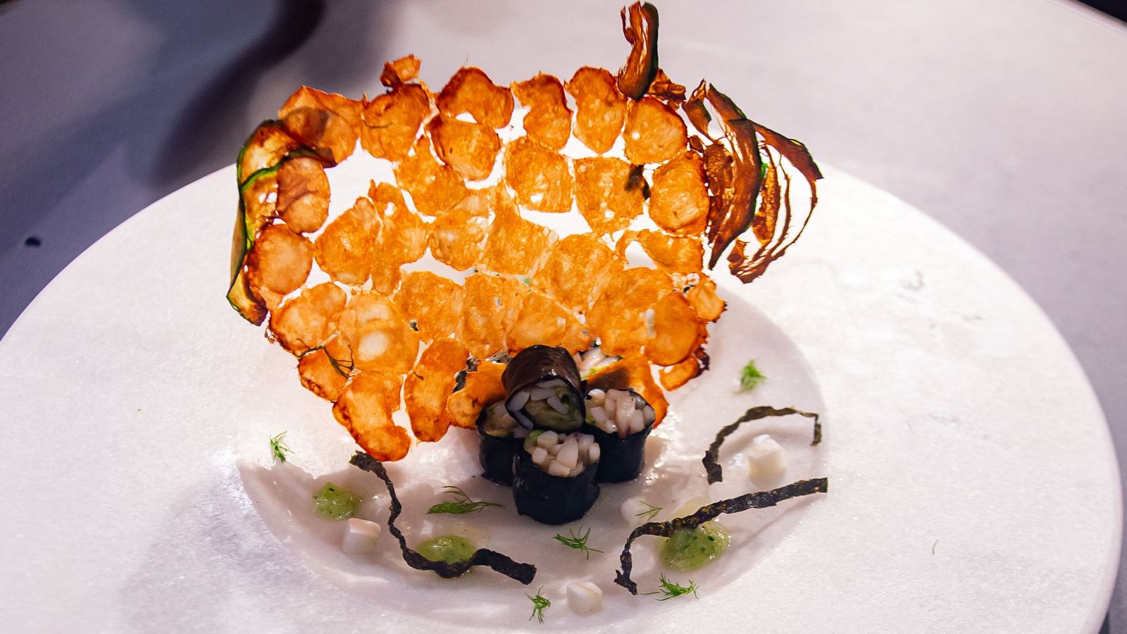 Receta de makis de sepia e hinojo con teja de calabacín de Gabriela en MasterChef 13