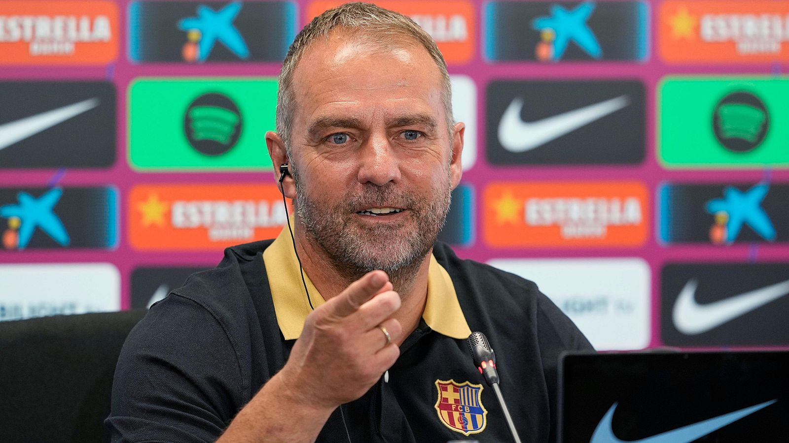 Hansi Flick alaba a Lamine Yamal