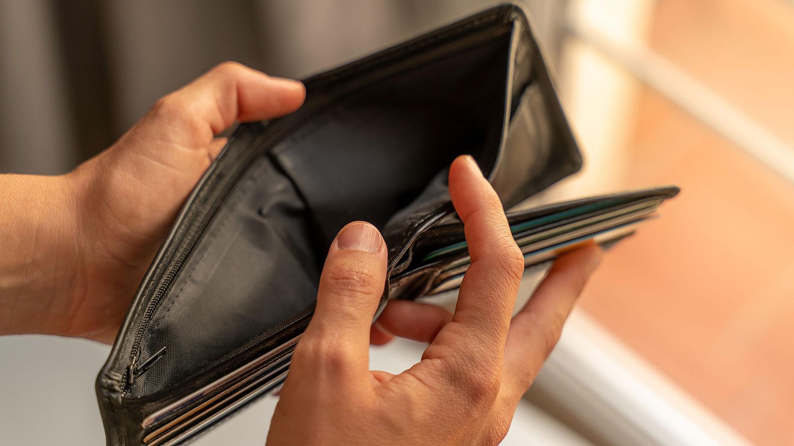 Los hogares registran una renta neta inferior a la de 2008, pero pagan más IRPF