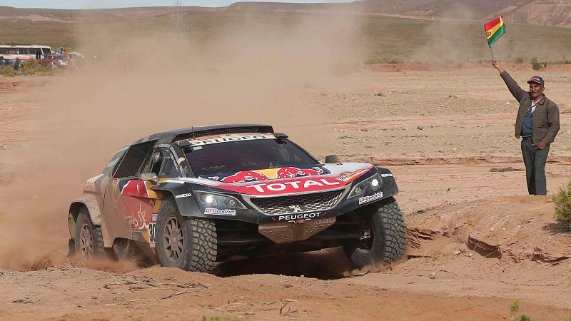 Carlos Sainz, más cerca de lograr su segundo Dakar