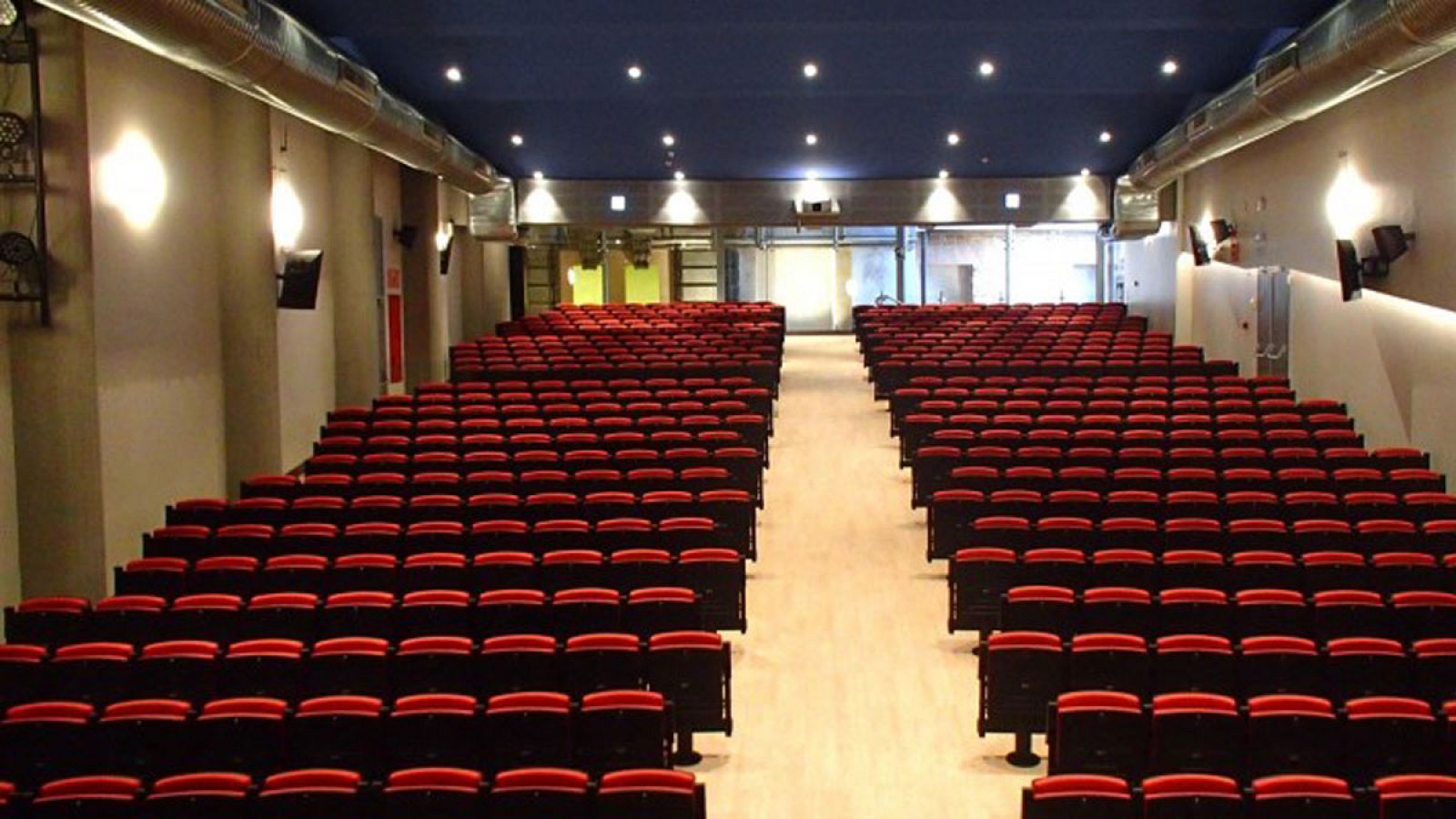 El salón de actos del colegio La Inmaculada de Getafe tras las obras de ampliación