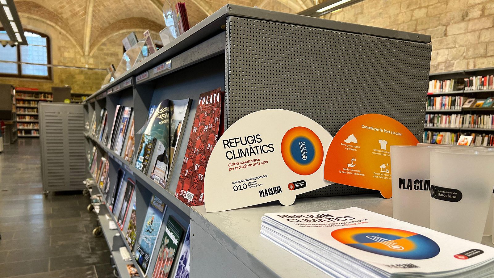 Campanya gràfica dels refugis climàtics a la Biblioteca de Sant Pau, al Raval, una de les cinc que aquest agost també obriran com a refugi climàtic | ACN
