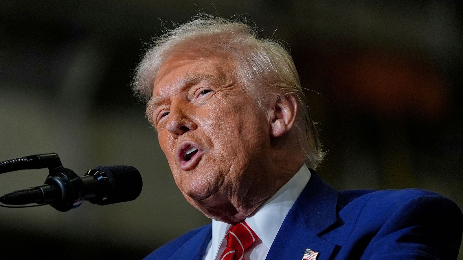 Trump insiste a la Reserva Federal para que baje los tipos de interés ante el débil aumento del empleo privado