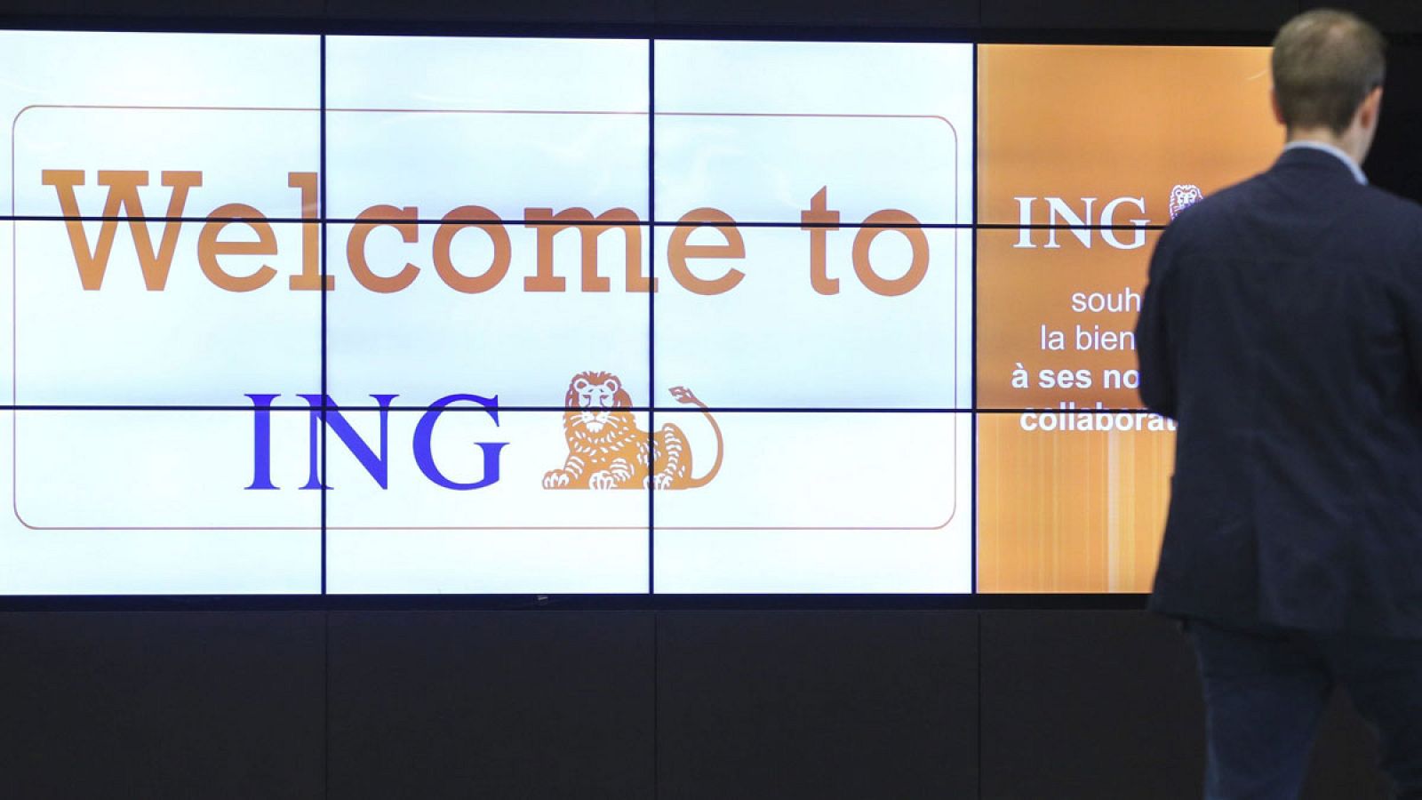 Anuncio de ING en una agencia de valores de Bruselas