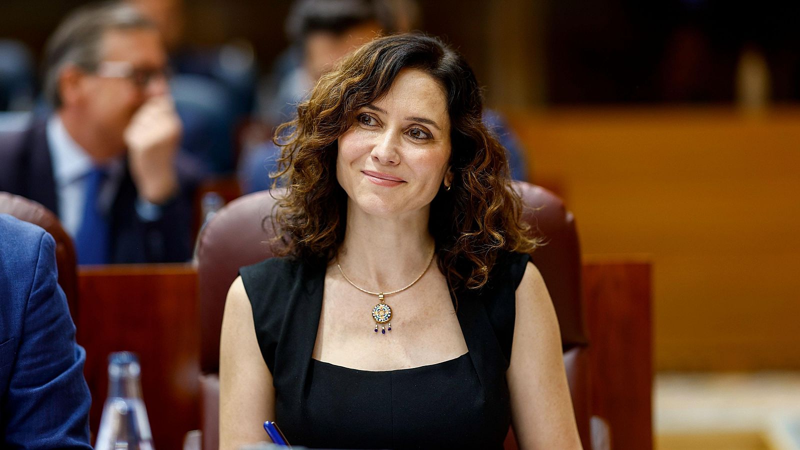 La presidenta de la Comunidad de Madrid, Isabel Díaz Ayuso, en un pleno en la Asamblea