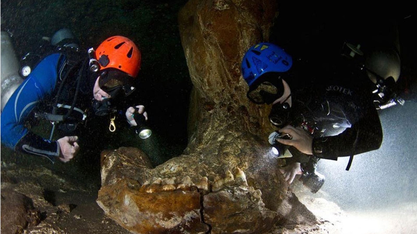 Un equipo del proyecto Gran Acuífero Maya