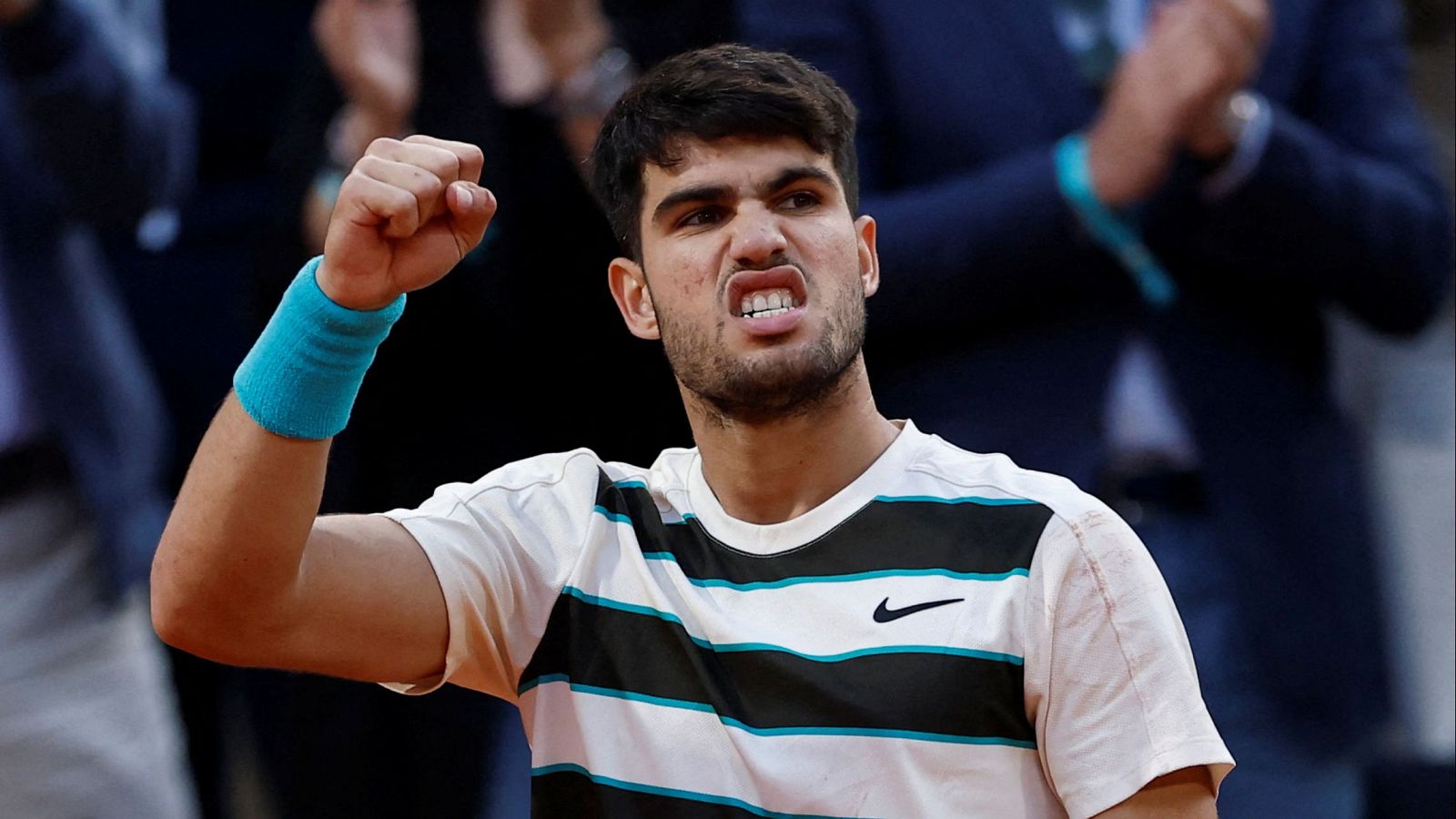 Carlos Alcaraz celebra su victoria en Roland Garros