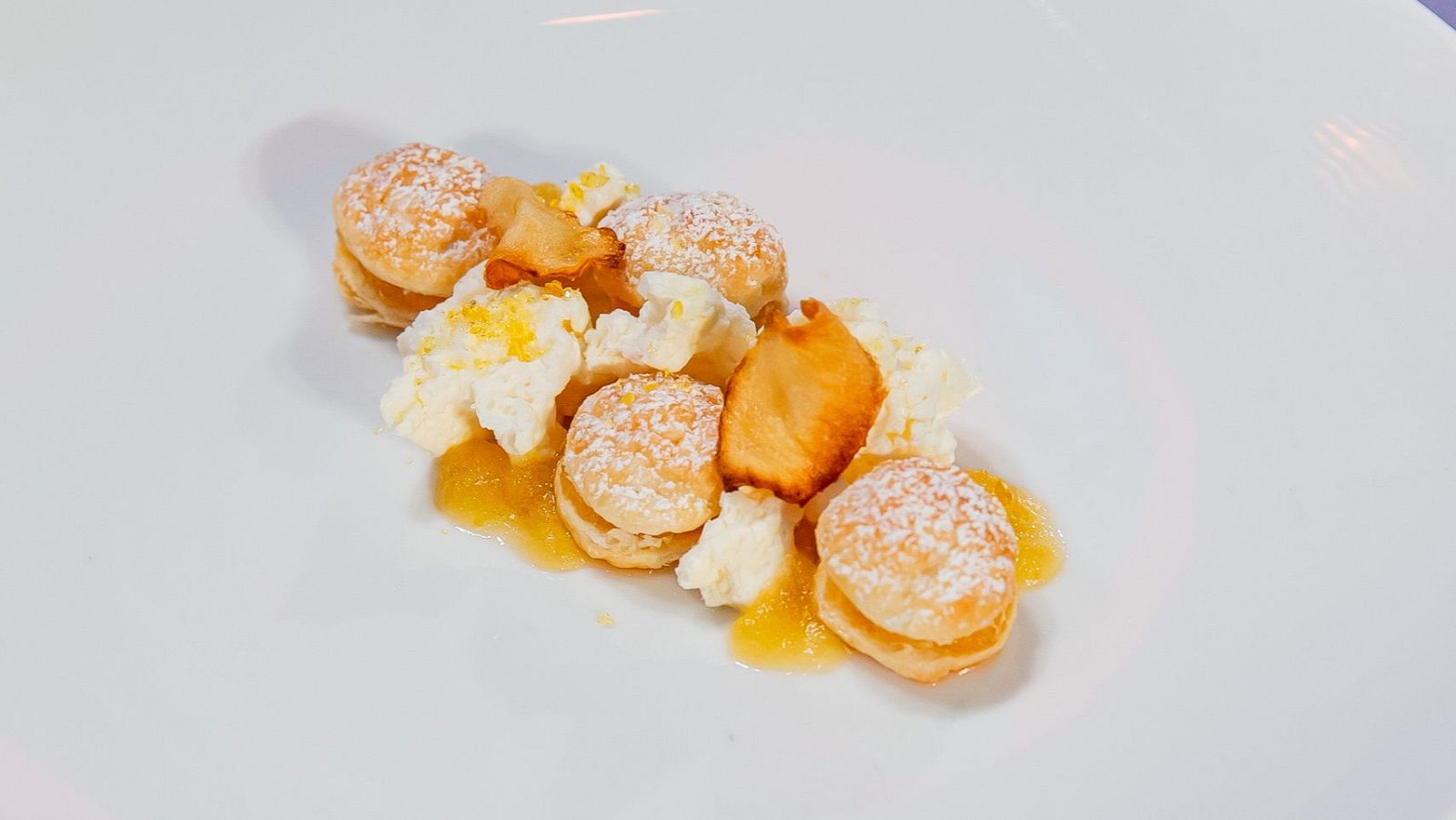 Receta de hojaldre caramelizado con gel de manzana y espuma de queso de Bea en MasterChef 13