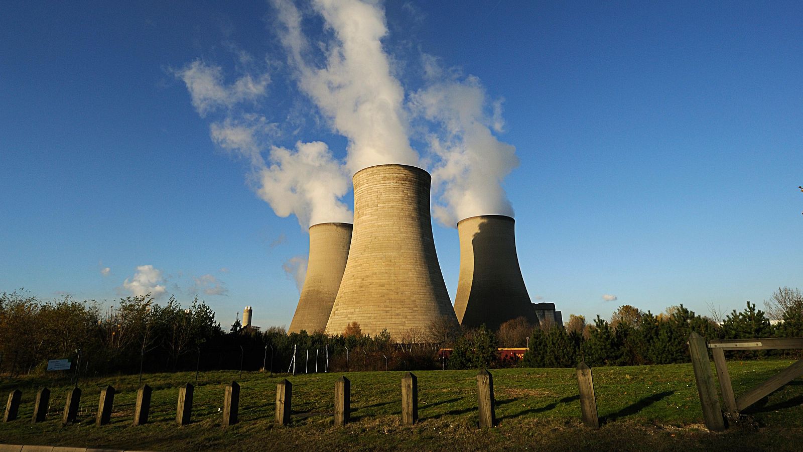 Torres de refrigeración en una imagen de archivo tomada en Oxford, Reino Unido