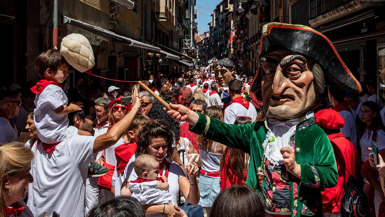 Gigantes, cabezudos y otras figuras centenarias de San Fermín