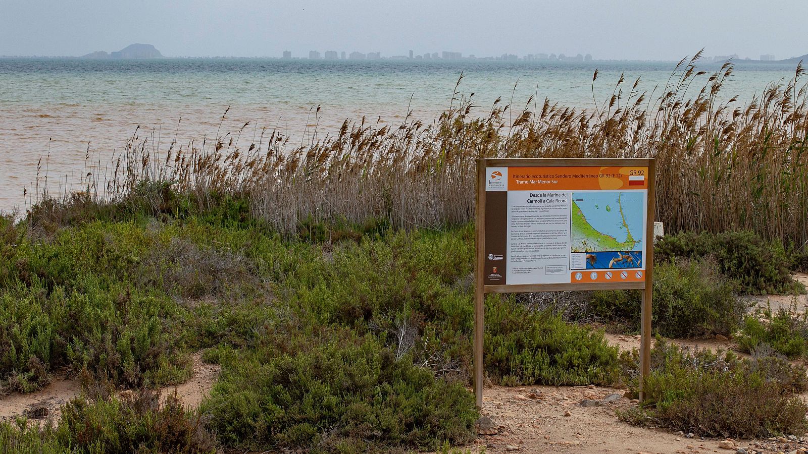 Vista aérea de la desembocadura de la Rambla del Albujón al Mar Menor, el pasado marzo