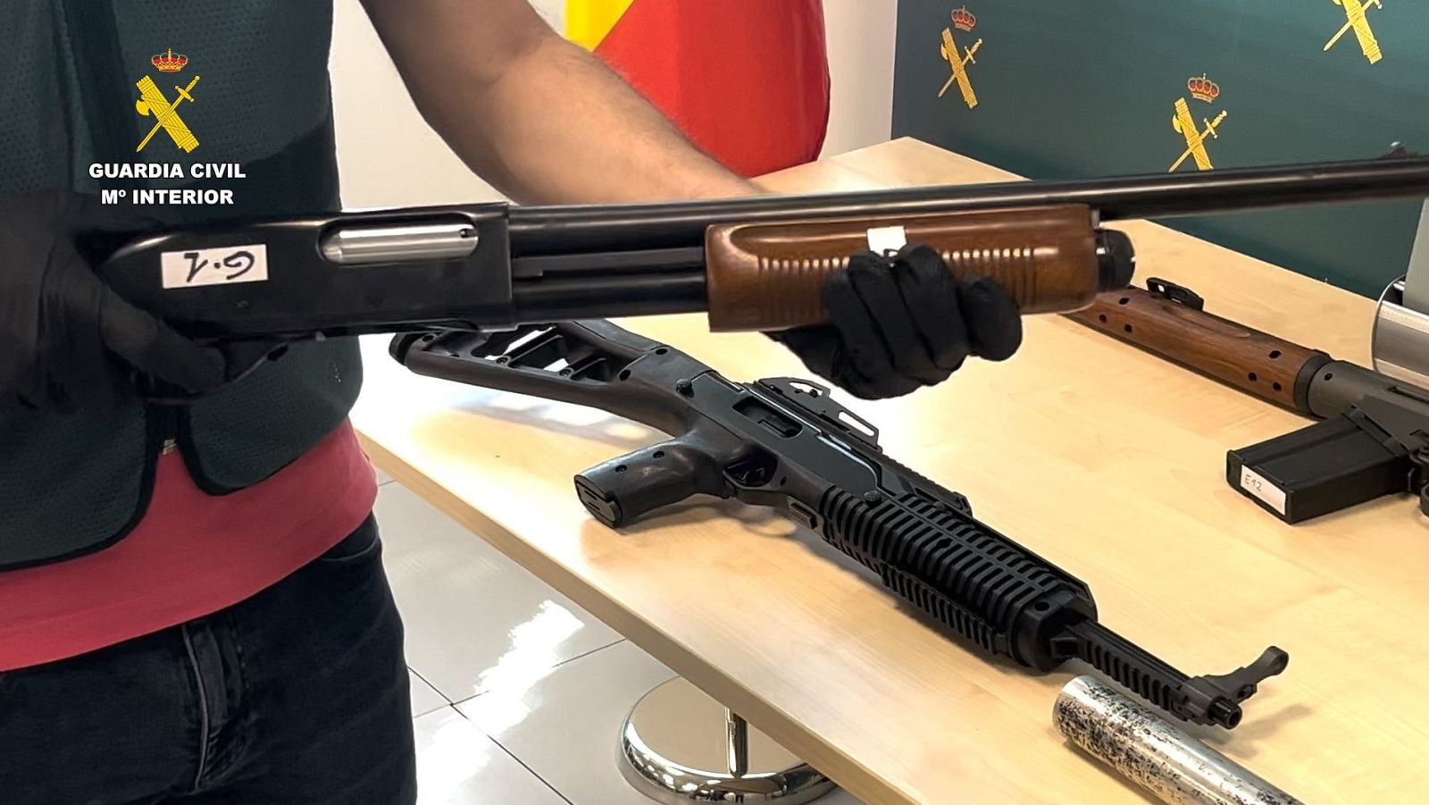 Desmantelada una organización que suministraba armas a narcotraficantes