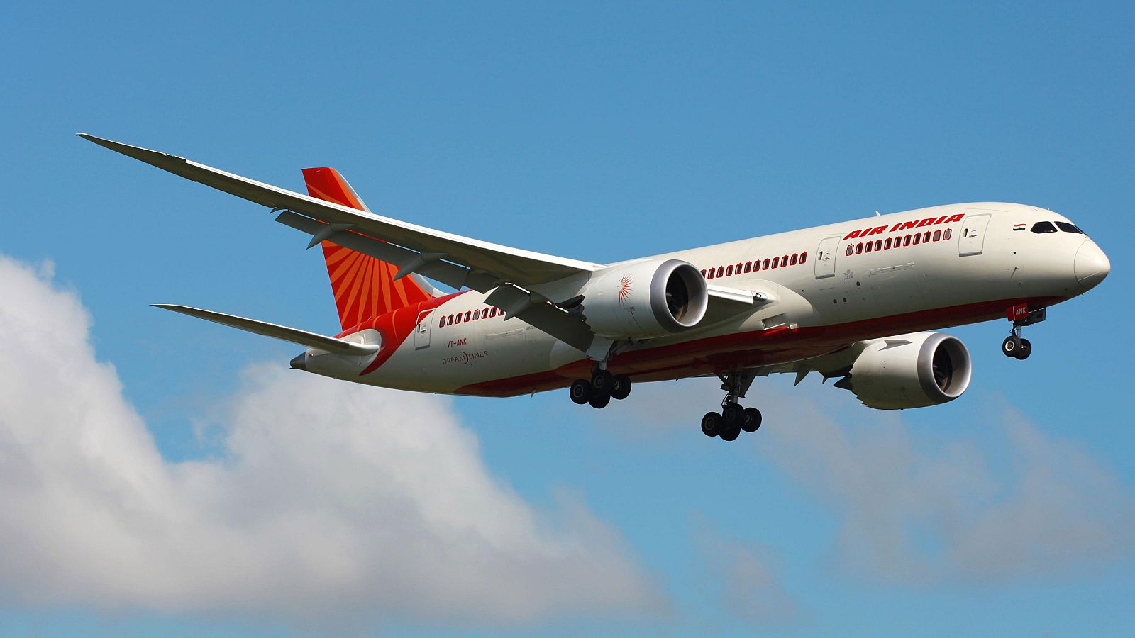 Air India: ¿qué se sabe del accidente de avión en Ahmedabad?