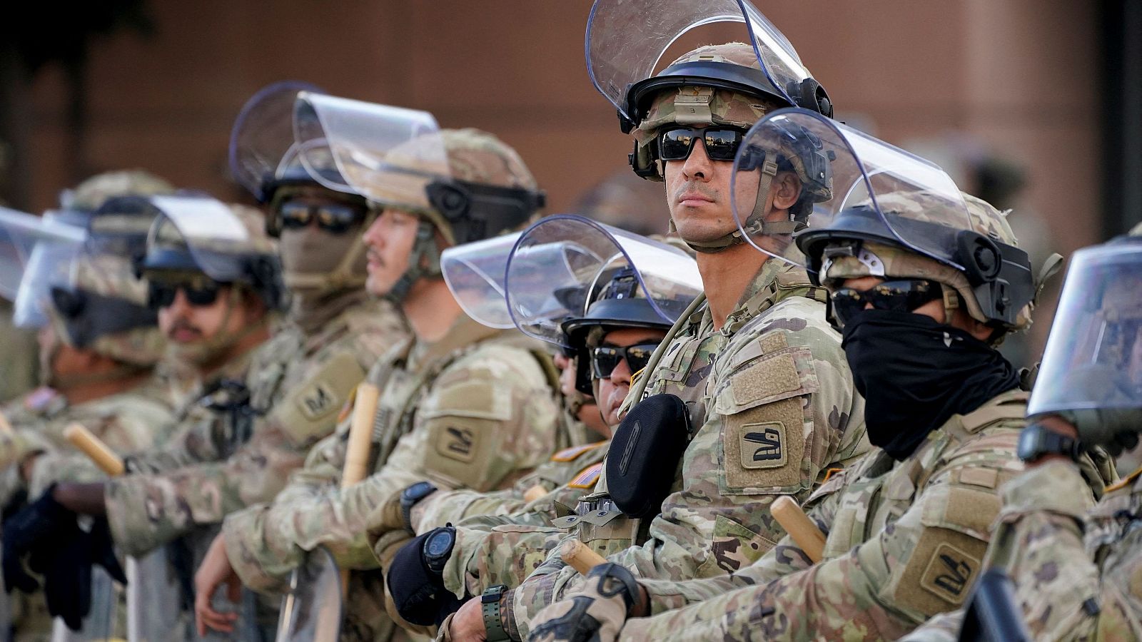 Miembros de la Guardia Nacional durante una protesta contra las redadas de inmigración en Los Ángeles