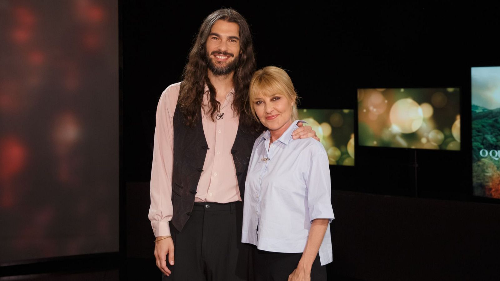 Oliver Laxe y Cayetana Guillén Cuervo en 'Versión Española'