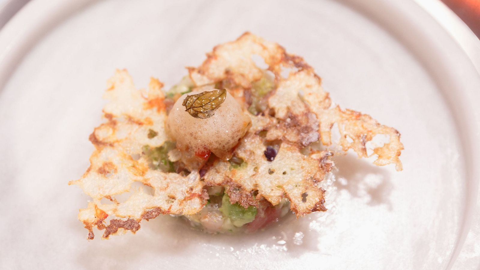 Receta de tartar de atún con crujiente de gamba de Emilio en MasterChef 13