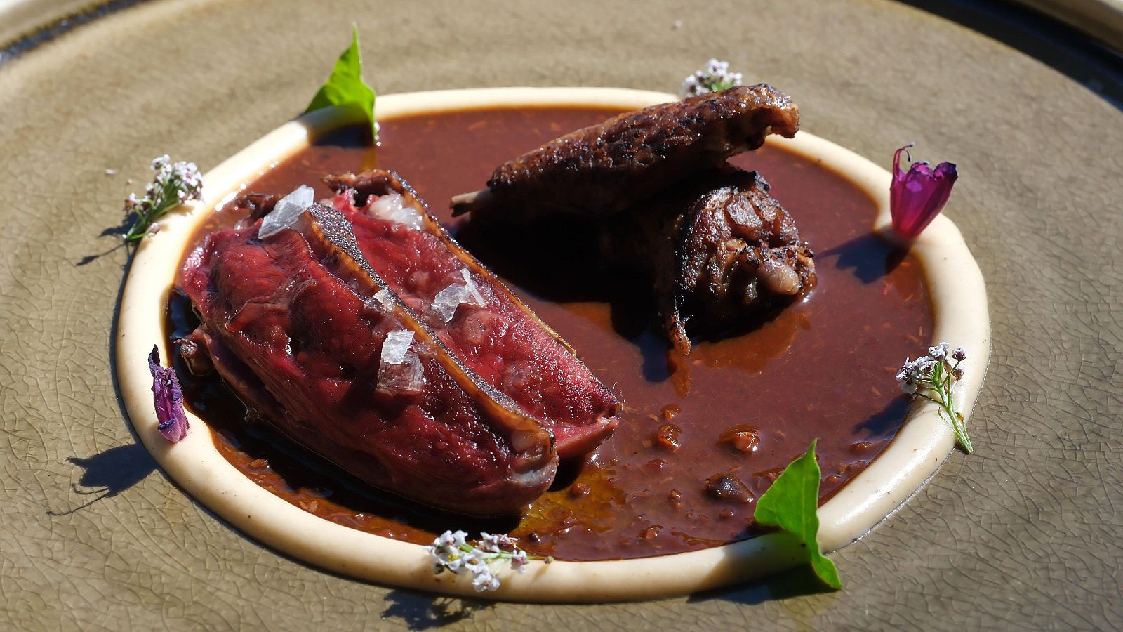 Receta de pichón de brese ahumado con crema de patata de MasterChef 13