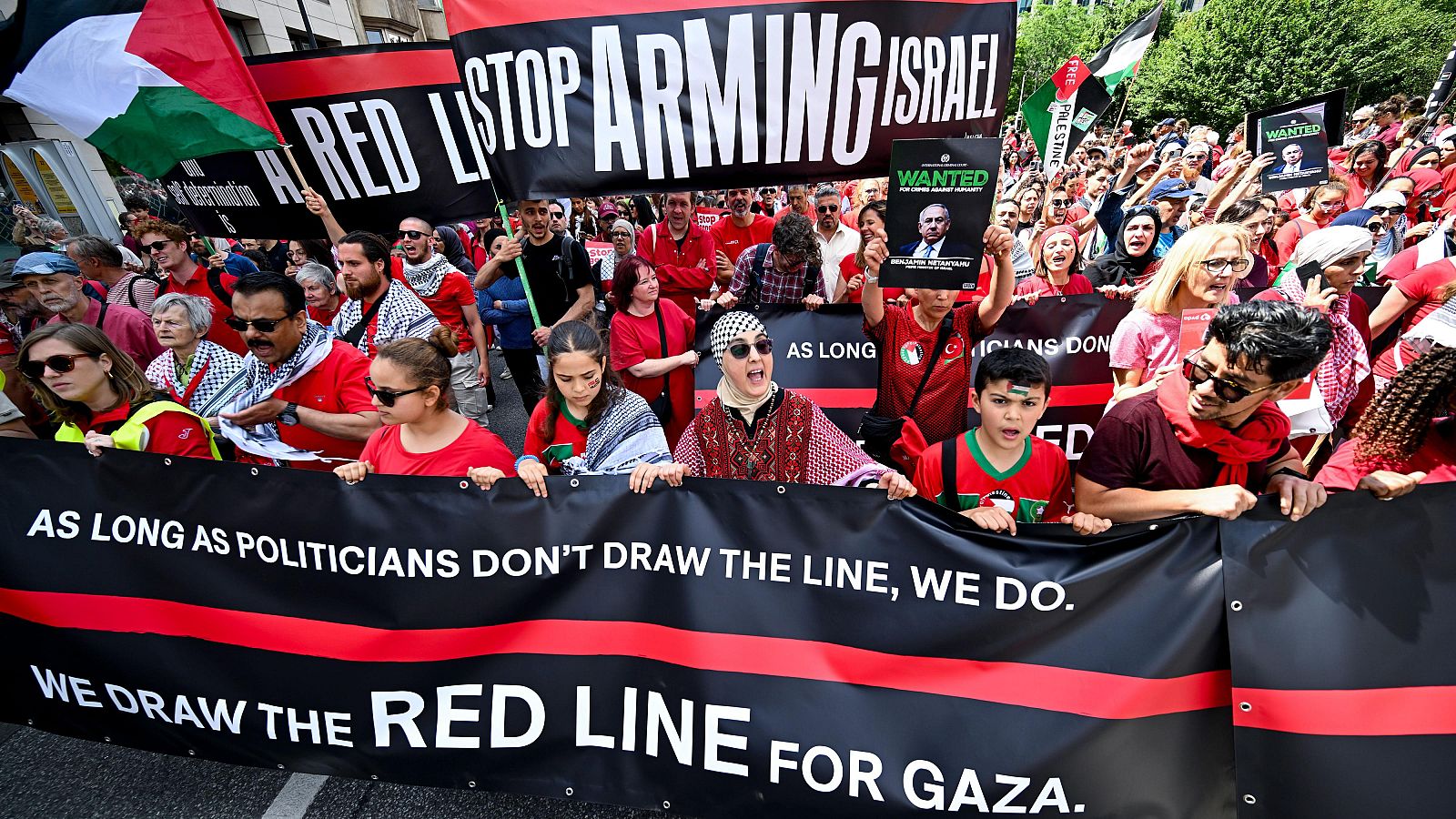 Decenas de miles de personas forman una “línea roja” en Bruselas contra la guerra en Gaza