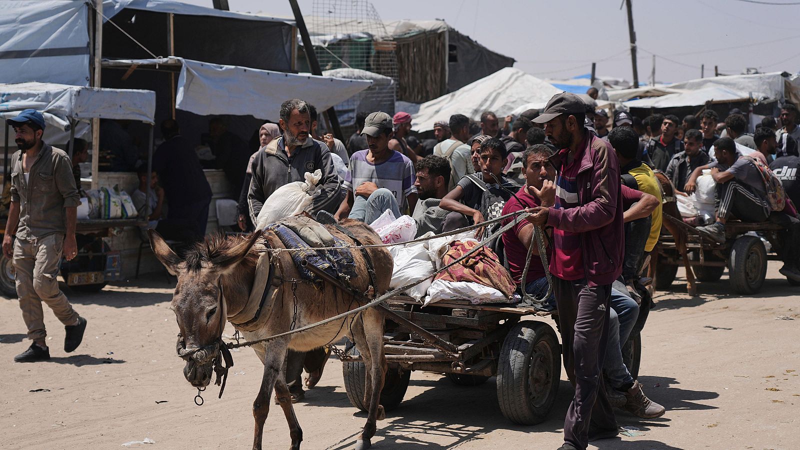 Al menos 20 palestinos muertos por fuego israelí en un centro de reparto de ayuda en Ráfah