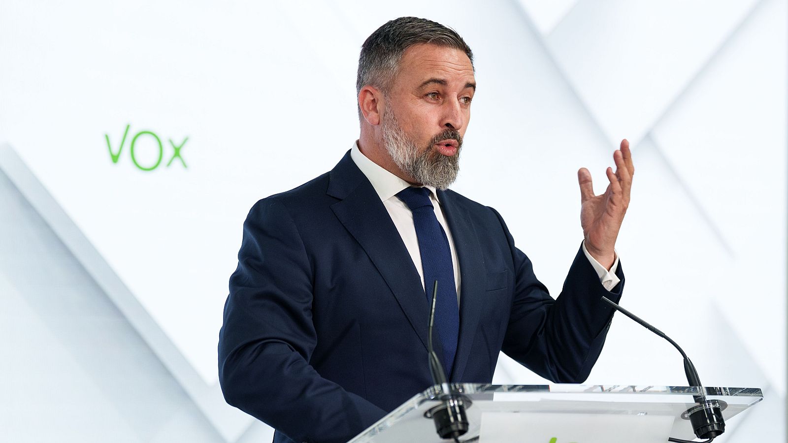 El presidente de Vox, Santiago Abascal, durante una rueda de prensa, en la sede del partido