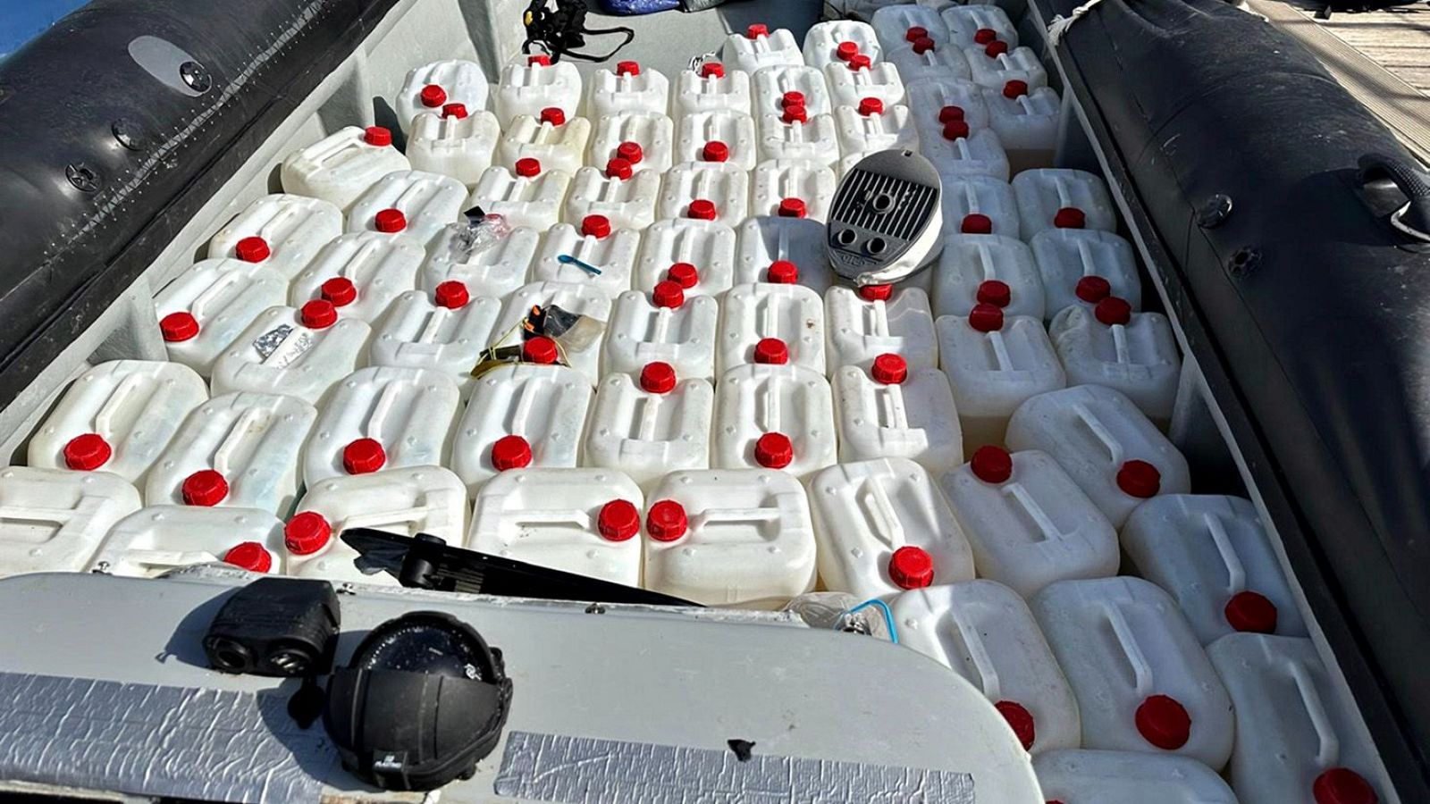 Intervenidos 3.250 litros de gasolina y una embarcación destinada al 'petaqueo' en Huelva