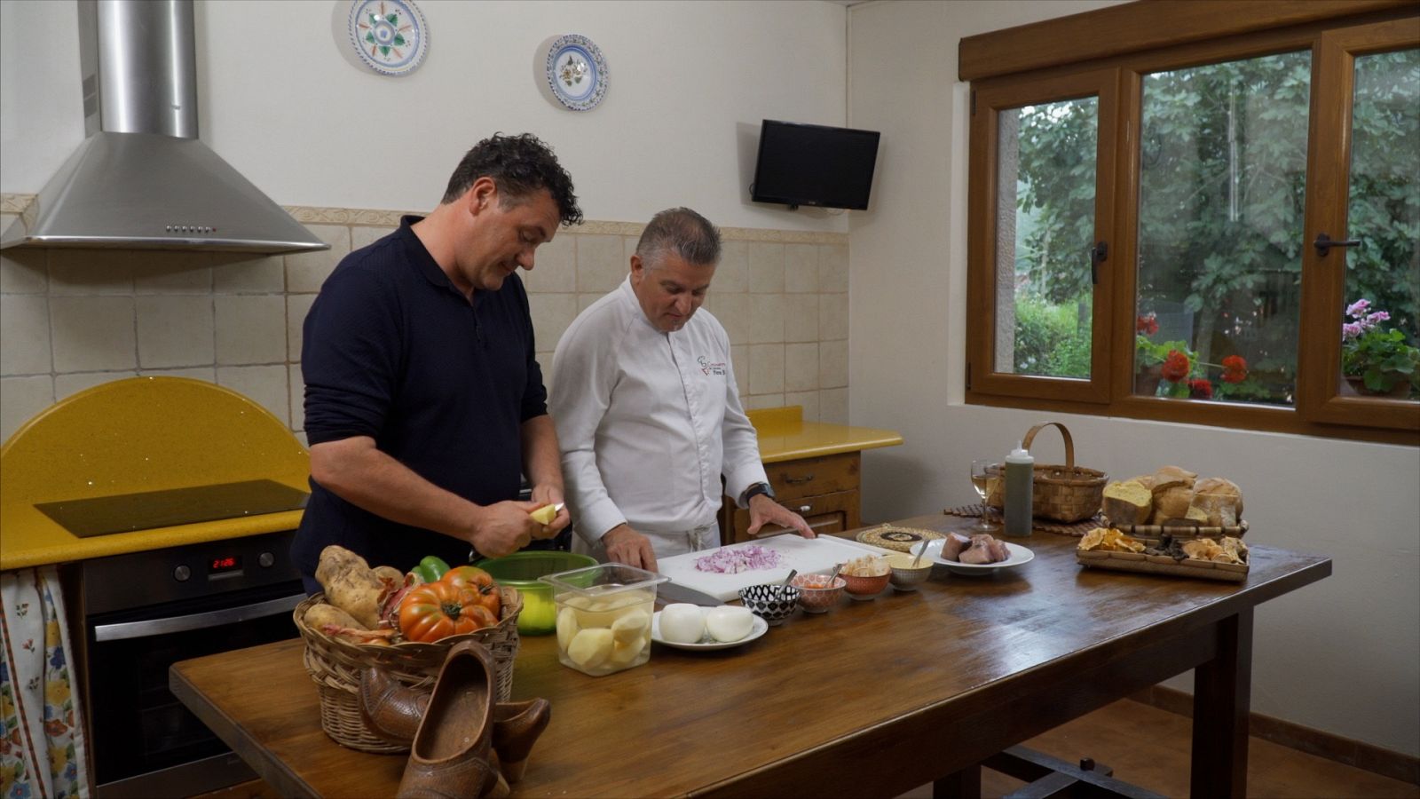Roberto Capone cocina con el reconocido cocinero Floren Bueyes
