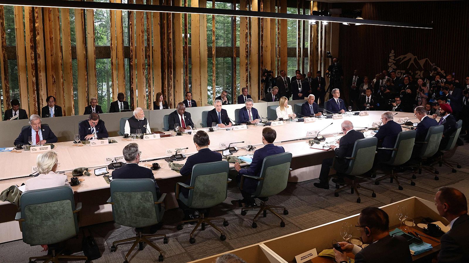 Líderes mundiales y representantes se reúnen durante la Cumbre del G7 en Canadá