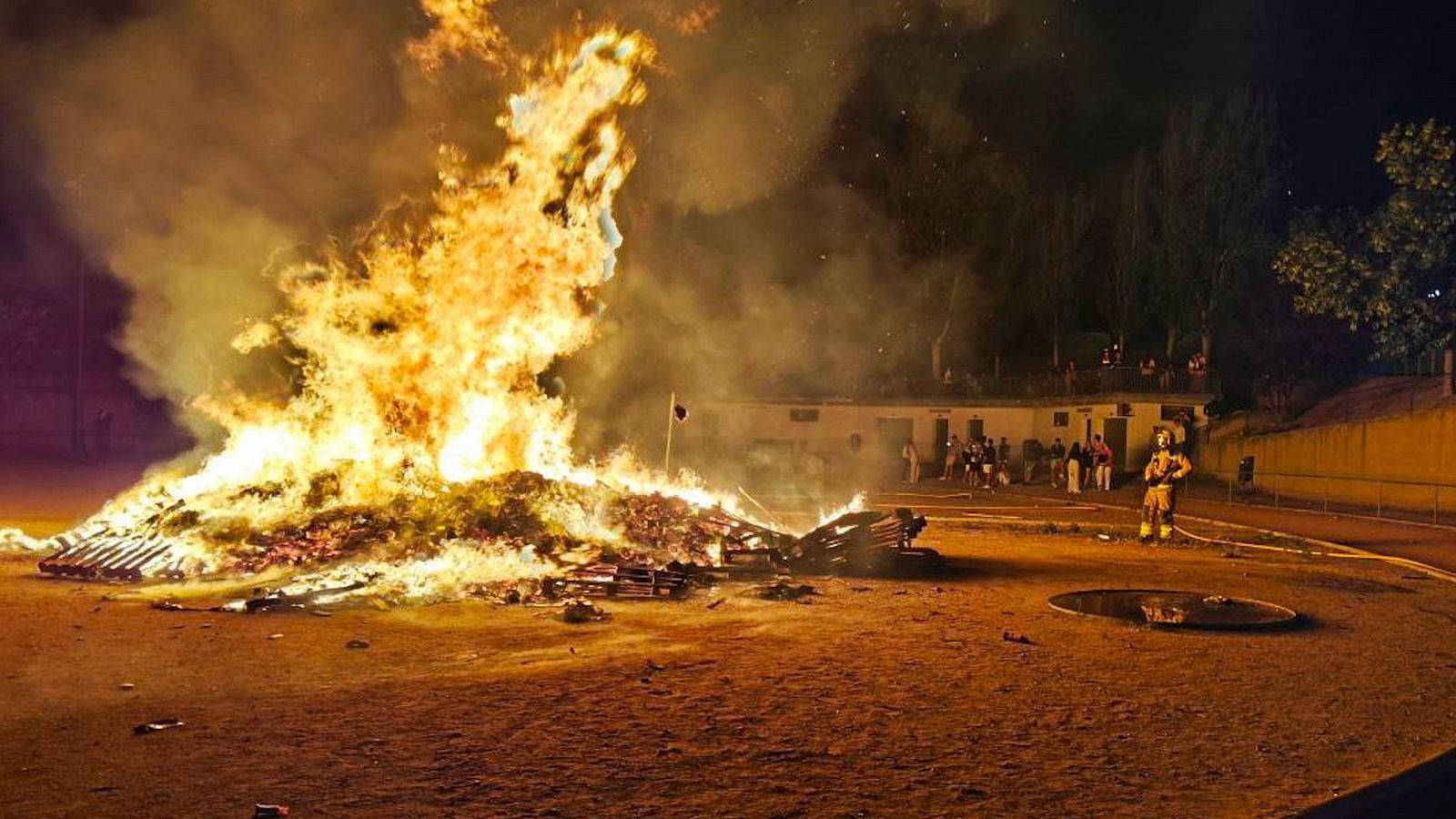 Els Bombers posen especial atenció a les zones forestals durant la revetlla de Sant Joan
