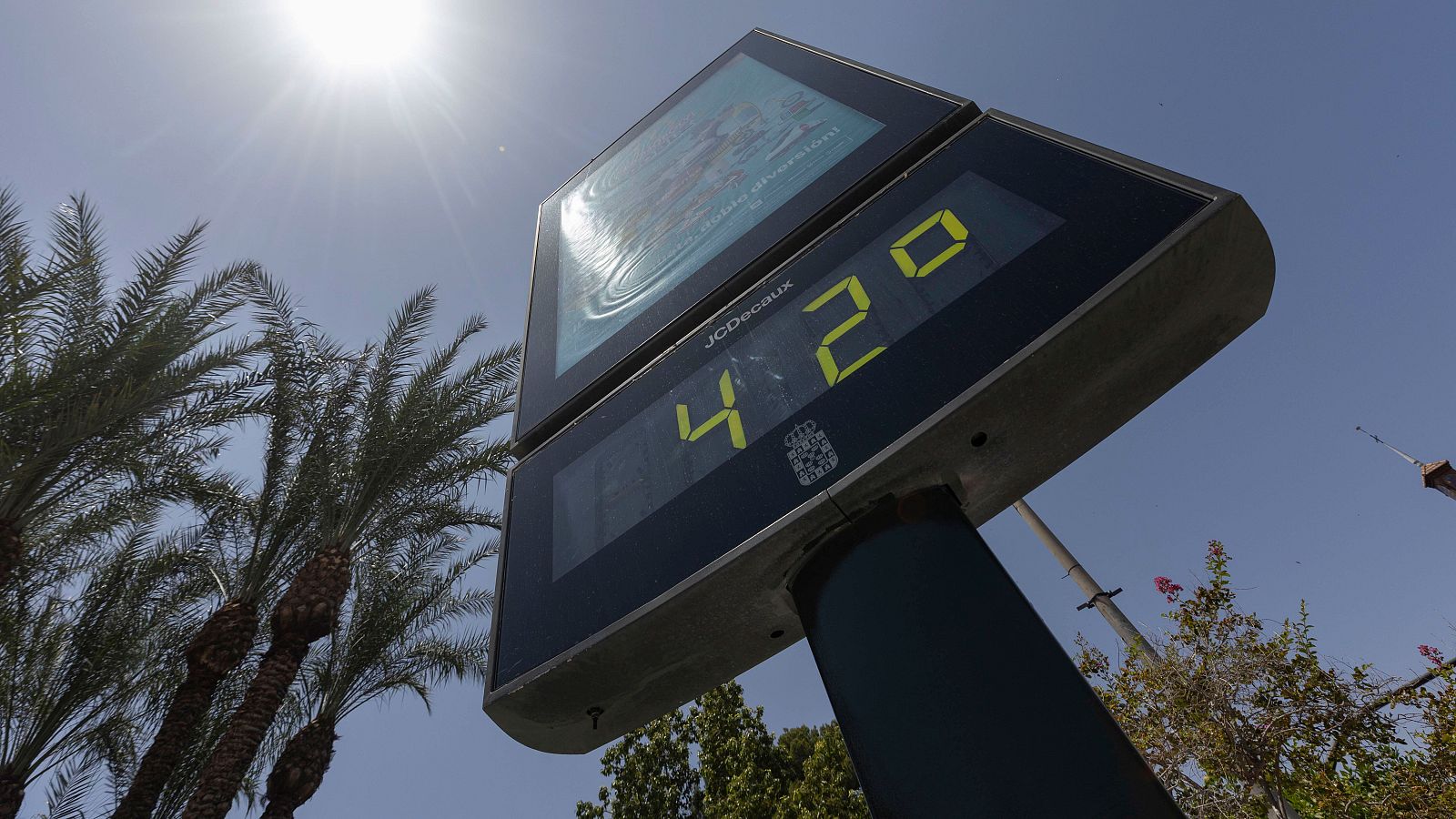 Termómetro de la Avenida Teniente Flomesta de Murcia marca 42 grados