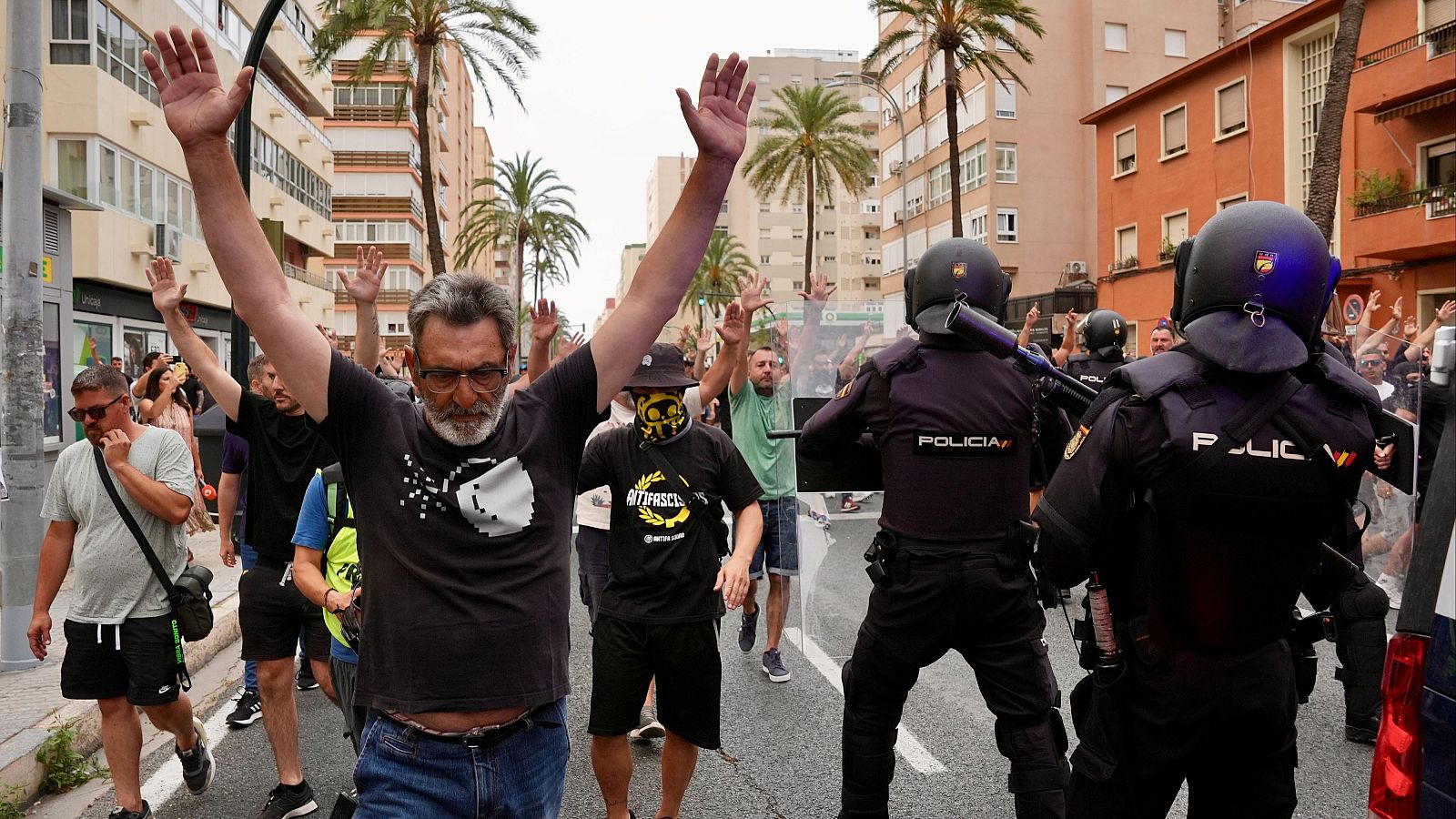 Barricadas en Puerto Real y manifestación en Cádiz en el segundo día de huelga del metal que deja tres detenidos