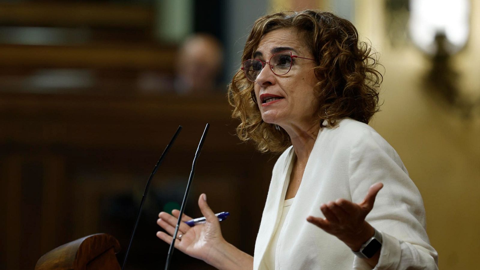 La vicepresidenta primera del Gobierno y minsitra de Hacienda, María Jesús Montero, en un pleno del Congreso