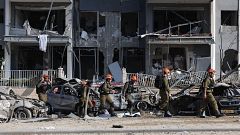 Los ataques cruzados persisten entre Irán e Israel tras una semana de una guerra incierta que mira a EE.UU.