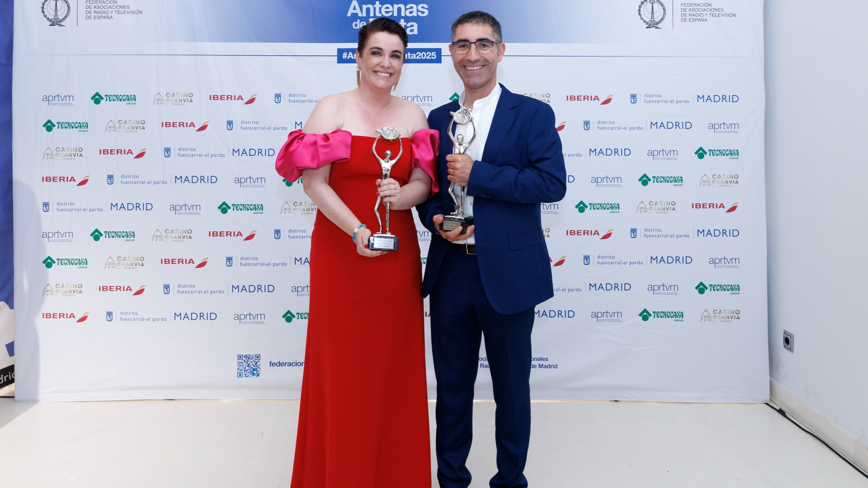 Los periodistas de RTVE Paco Arjona y Marta Solano, Antenas de Plata 2025