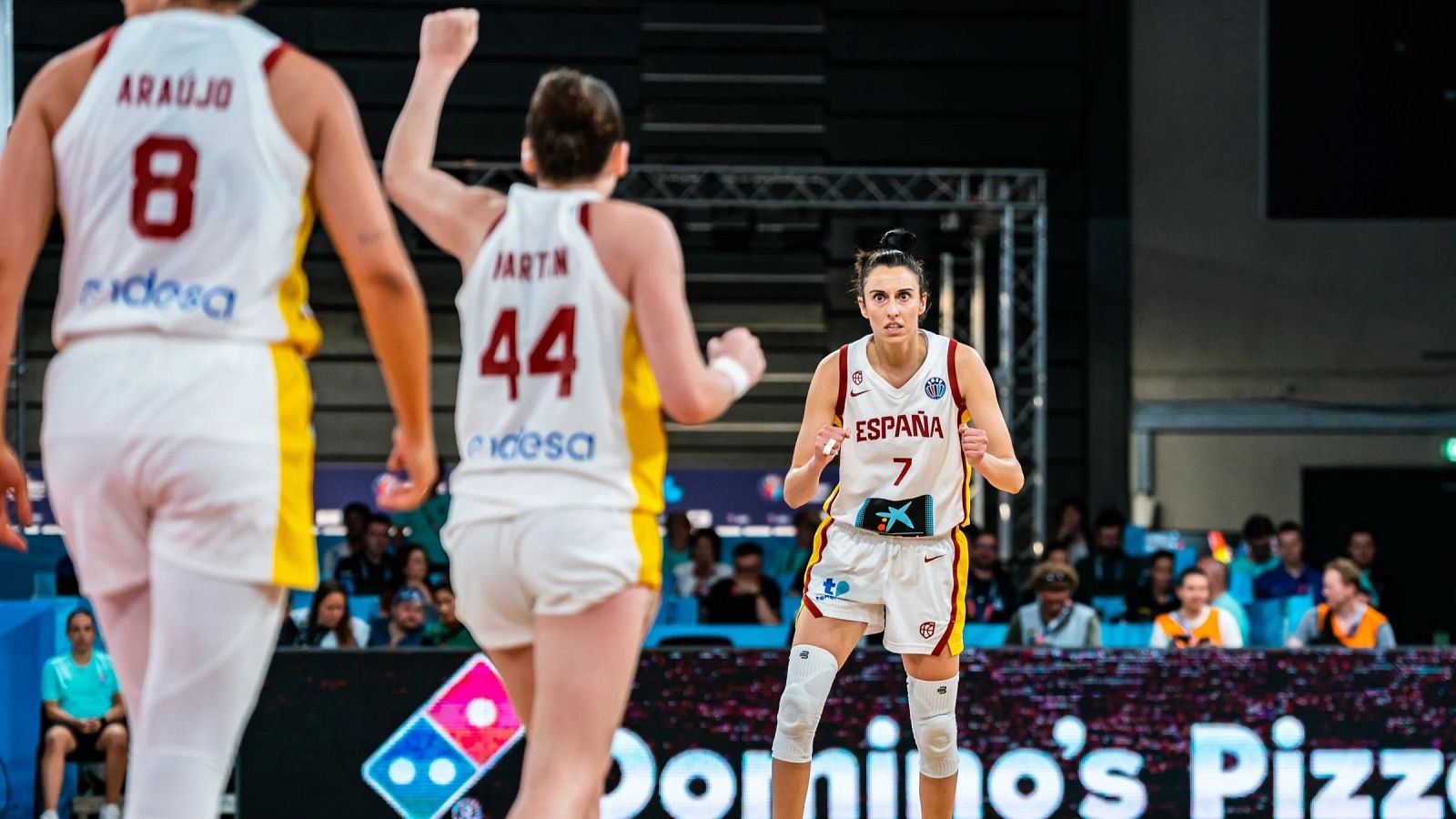 España busca ser primera de grupo