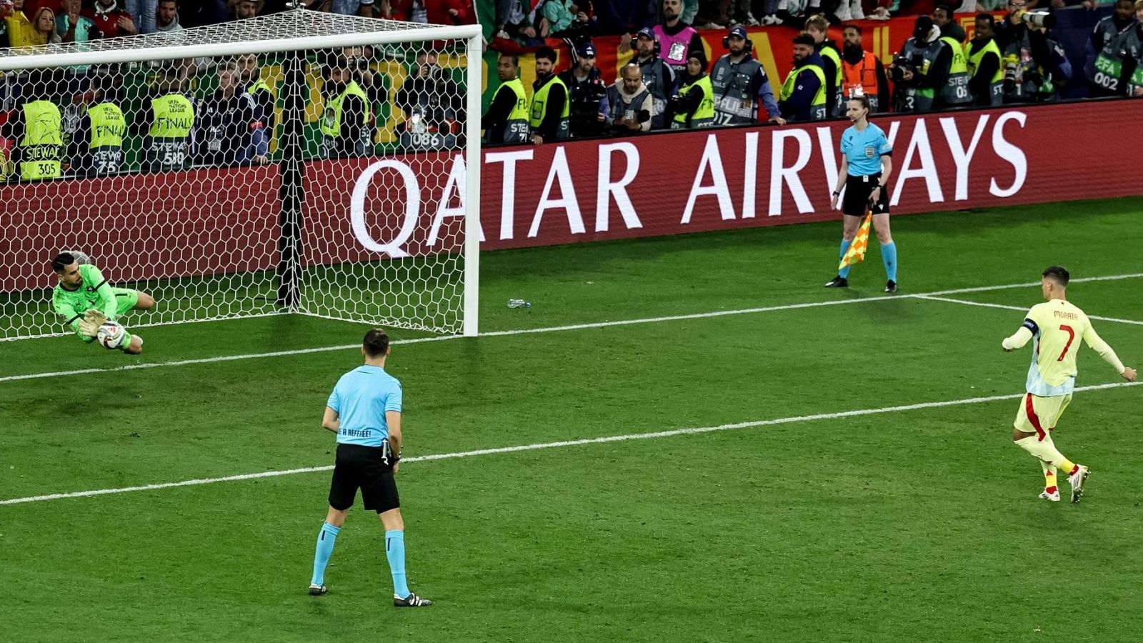 La Policía detiene a un joven por amenazar de muerte al futbolista Álvaro Morata y su familia en redes sociales